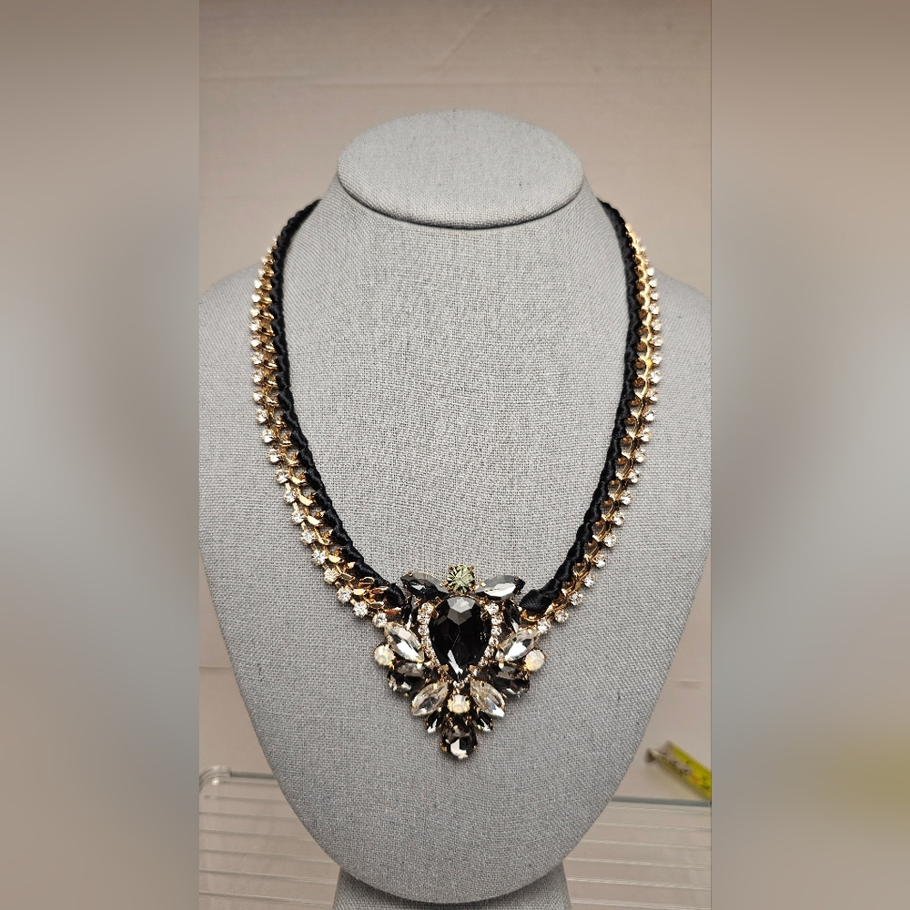 [GUESS] Gold Tone Multi-Color Stones Collar Statement Necklace - Picture 2 of 16